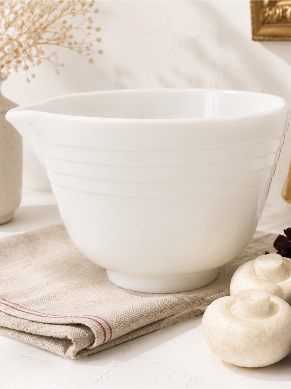 HAMILTON BEACH Vintage Milk Glass Mixing Bowl – Mid-Century USA